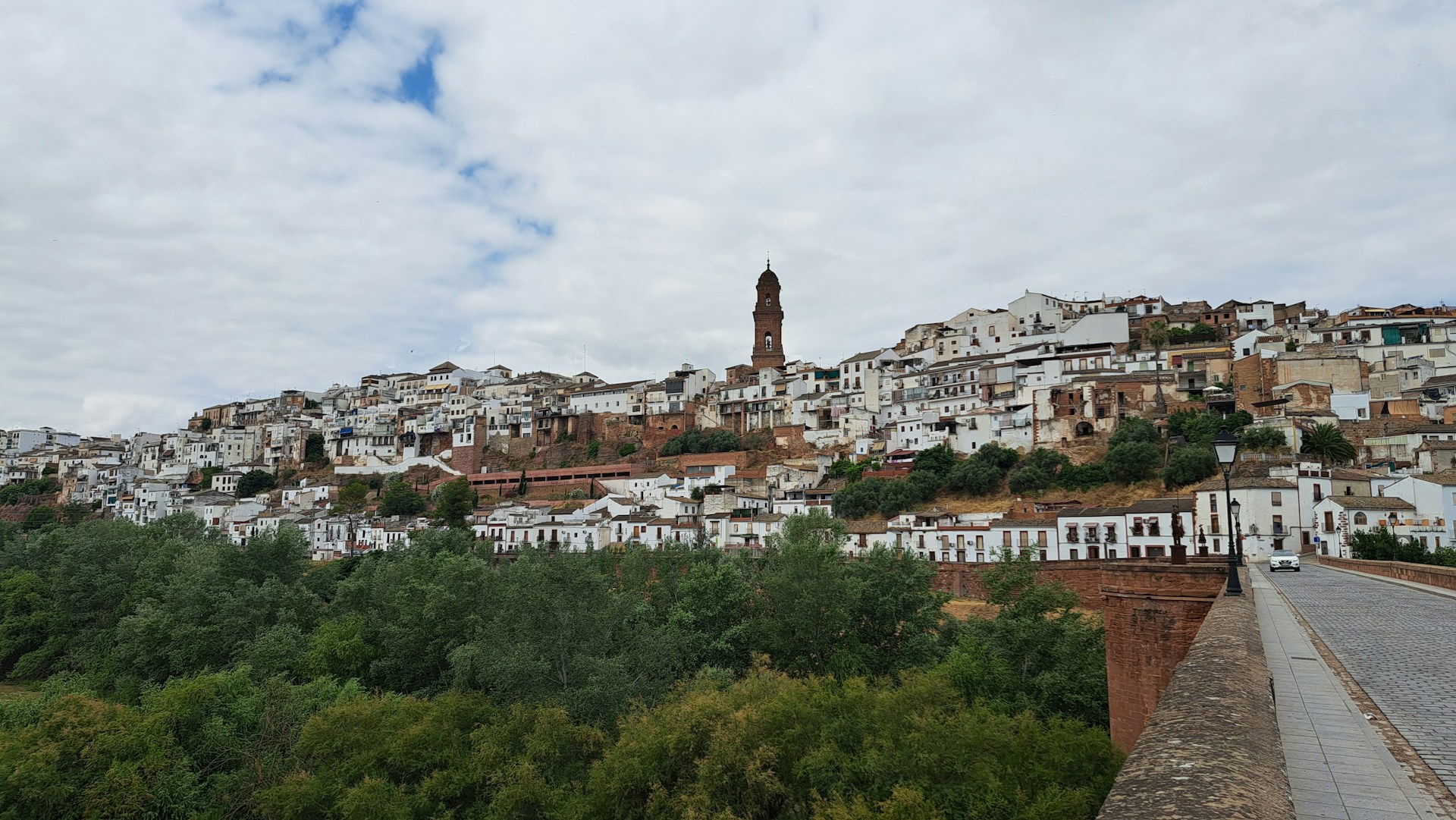 spain/46d3d0ba-a8a0-4915-9a62-c107680fe44b_sergio-guardiola-herrador-iMnbFeecjjo-unsplash_Granada_Spain.jpg 1136 Nomad Stays for digital nomads