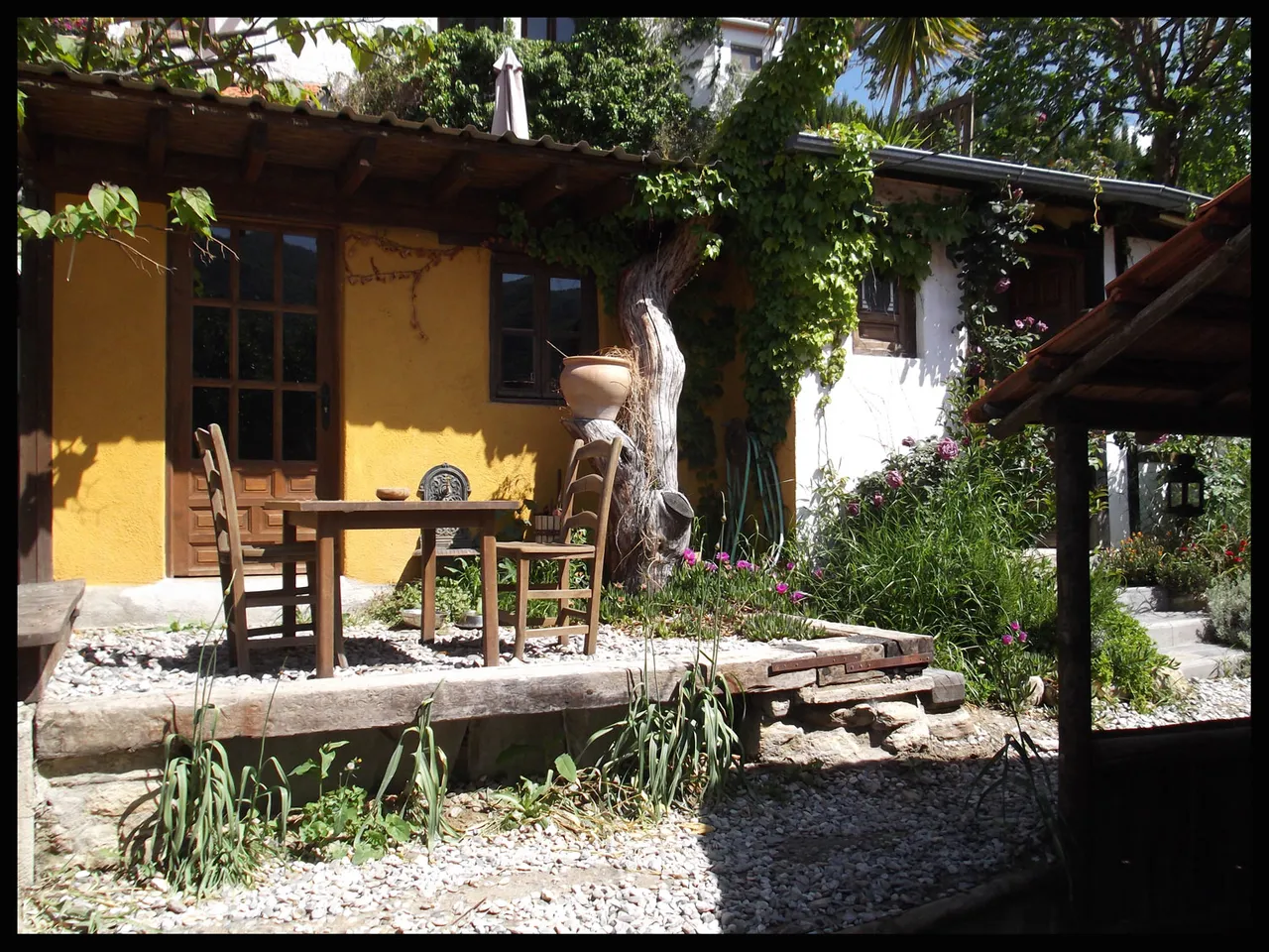 Hotel Quentar Spain nomad remote 249faa2e-0825-44b6-878a-e67328b745a3_abajo.jpg