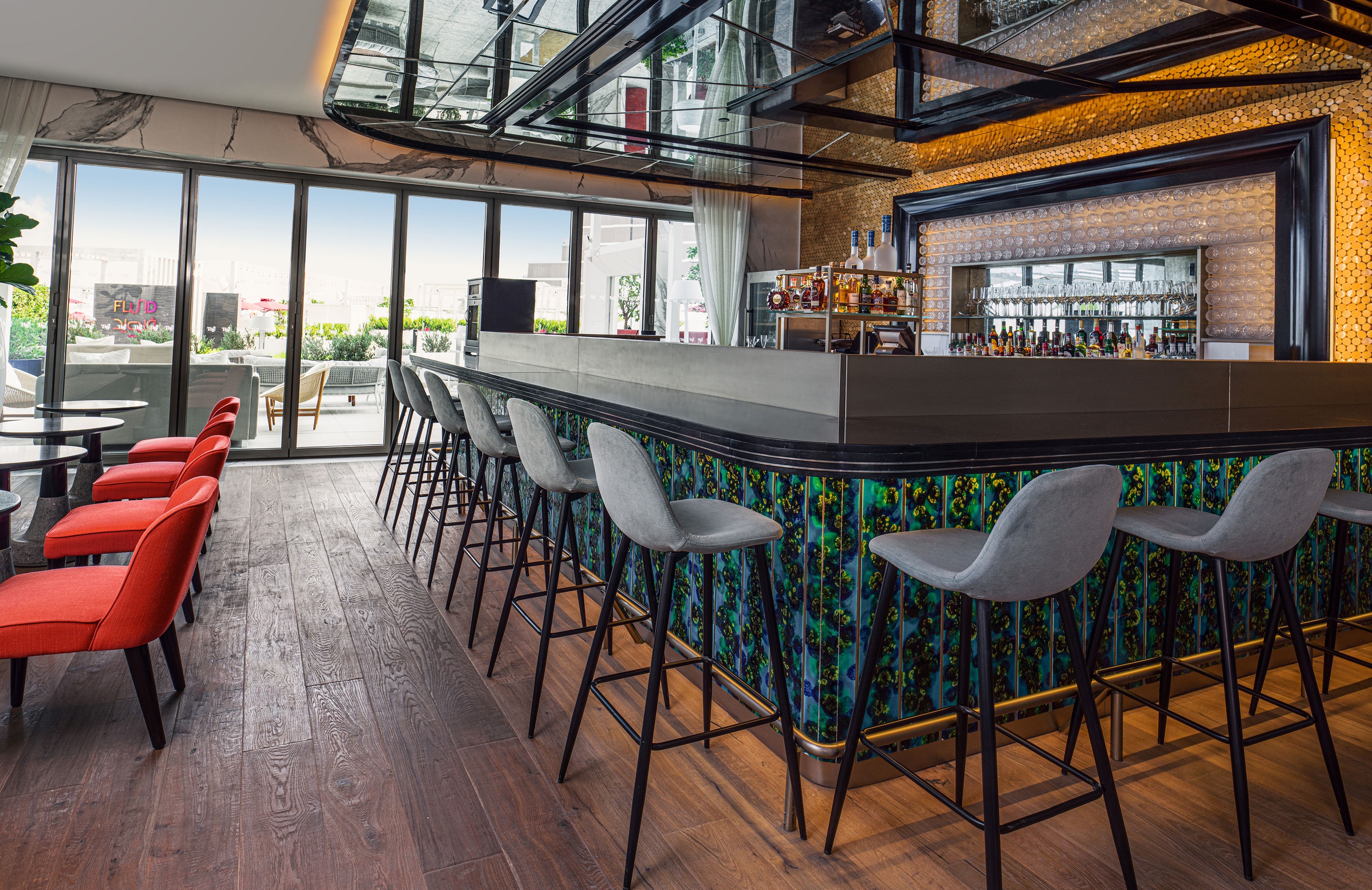 Hotel Dubai United Arab Emirates nomad remote 3c4077ba-32f7-4ba9-a9e6-43f5ae940726_EnvyBar.jpg