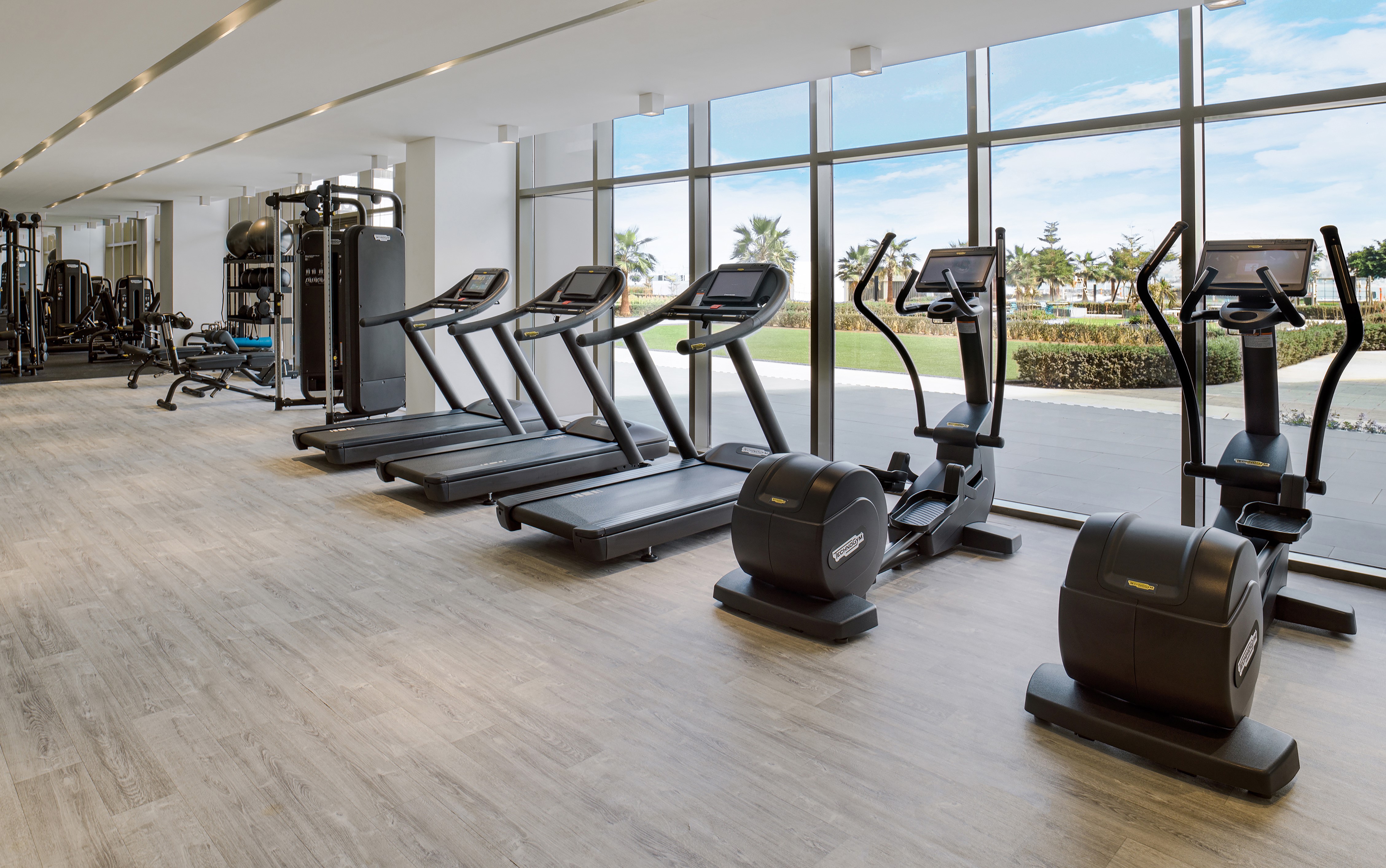 Hotel Dubai United Arab Emirates nomad remote 630e926d-3f0f-4b33-8a79-4903da4dfc5b_Th8Gym.jpg