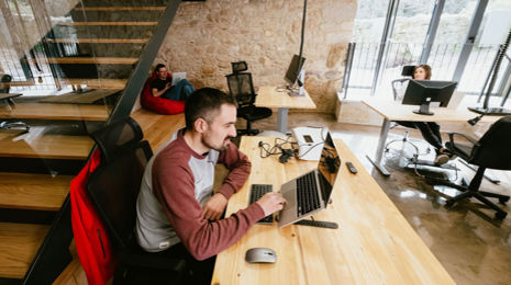 iSlow Coliving room workspace image default-image-name