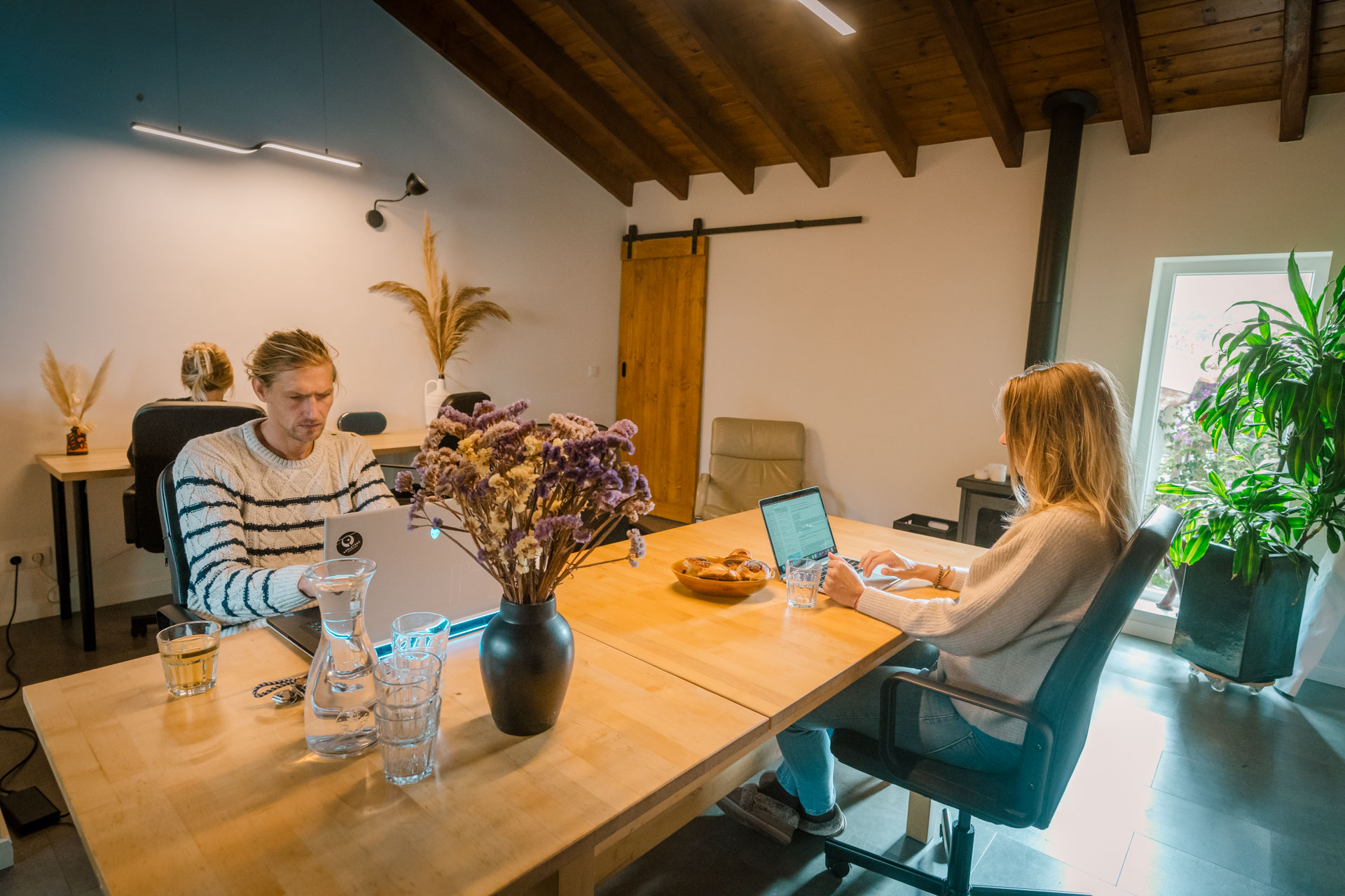 Hotel Santo Isidoro Portugal nomad remote 25906d47-13bc-42f5-a2ed-256dbab8b1fc_BarefootGuesthouseCoworkingcommunaldesklight.jpg