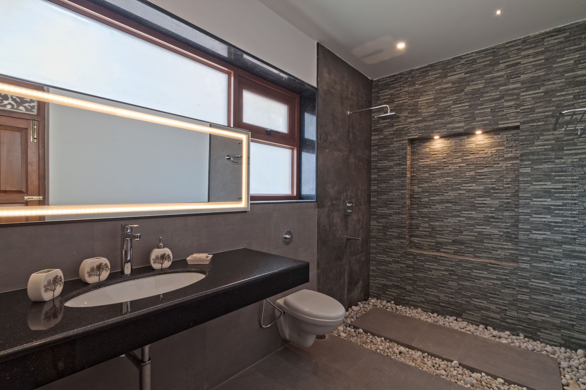 Hotel Goa India nomad remote 3c59bbb4-745b-48f3-a111-364cdb6f3292_32tropicalbathroom.jpg