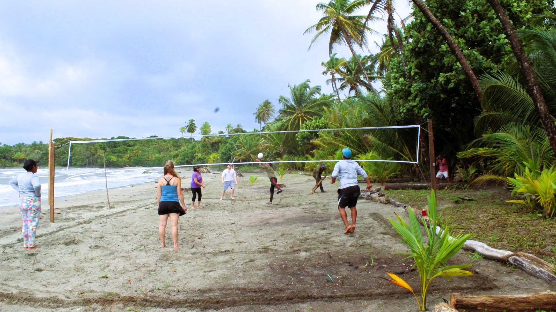 Hotel Cocle del Norte Panama nomad remote 0ee839f5-b129-45bf-bcfa-857597d0944b_volleyball.jpg