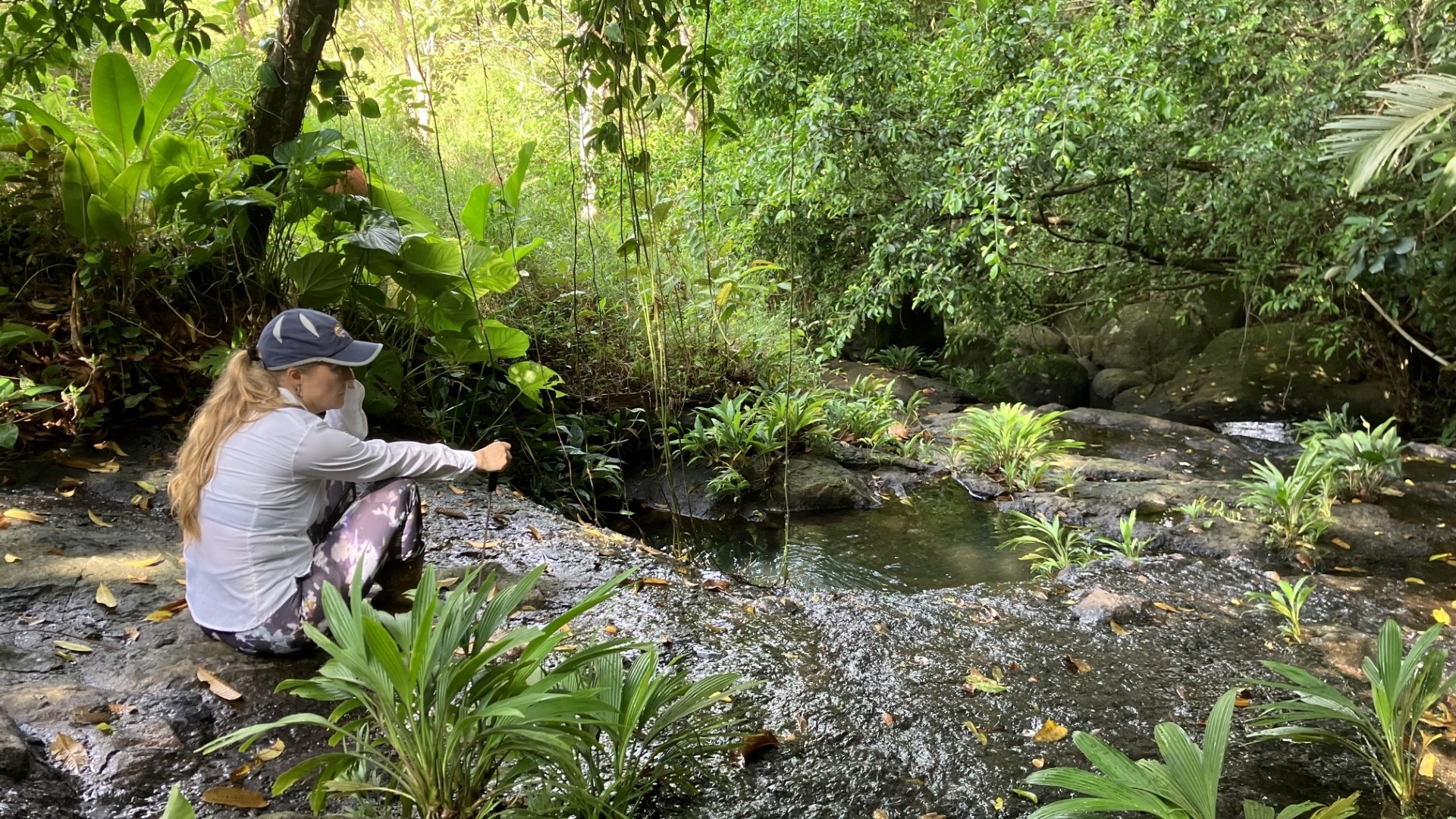 Hotel Cocle del Norte Panama nomad remote eebff7f7-a868-460c-86e1-9d0777a62a8e_sittinginstream.jpg