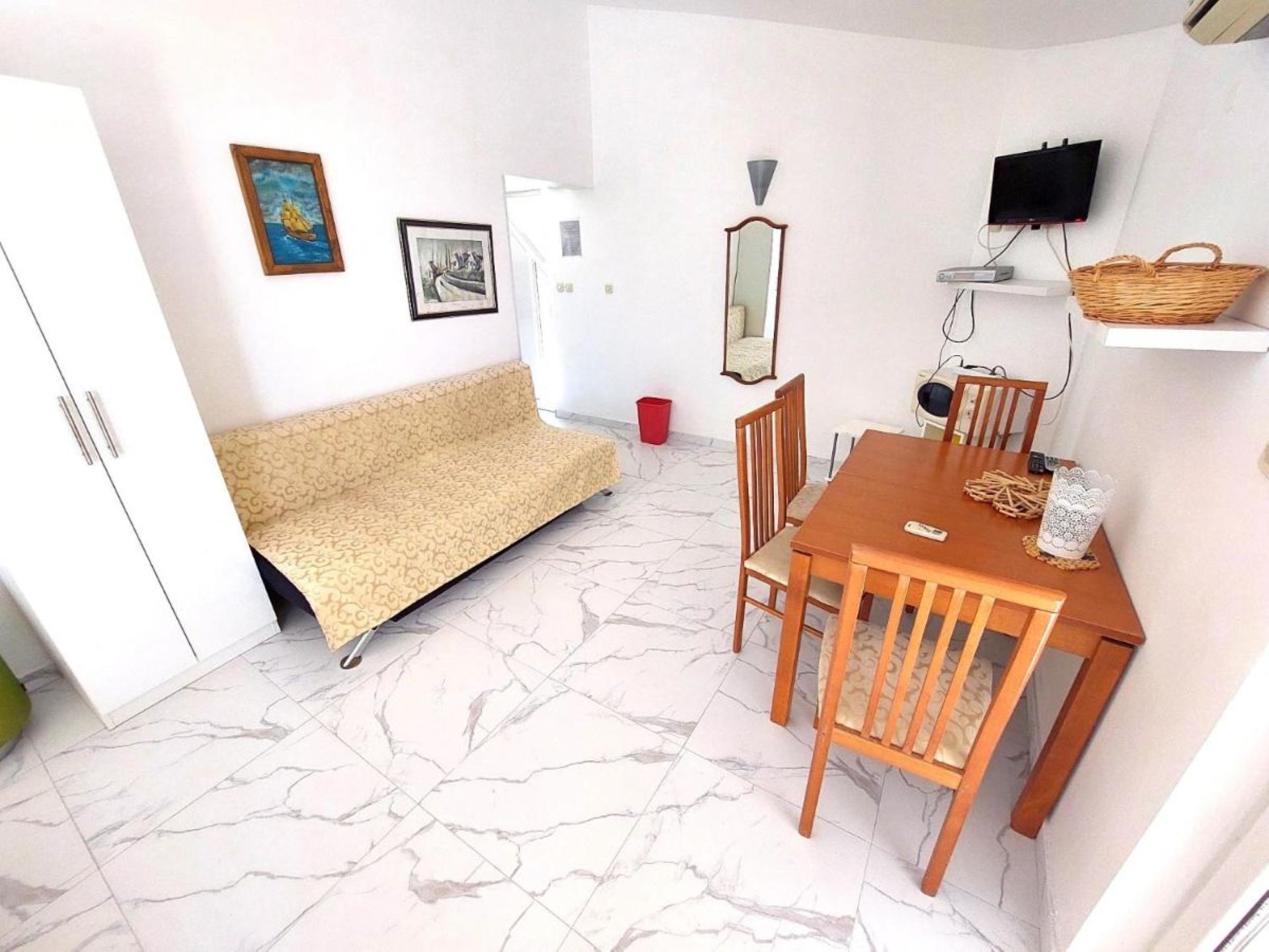 Hotel Primosten Croatia nomad remote 6f4618b6-5cb0-45ef-b172-f69e7e21e40e_ResizedOpenviewappart.jpg