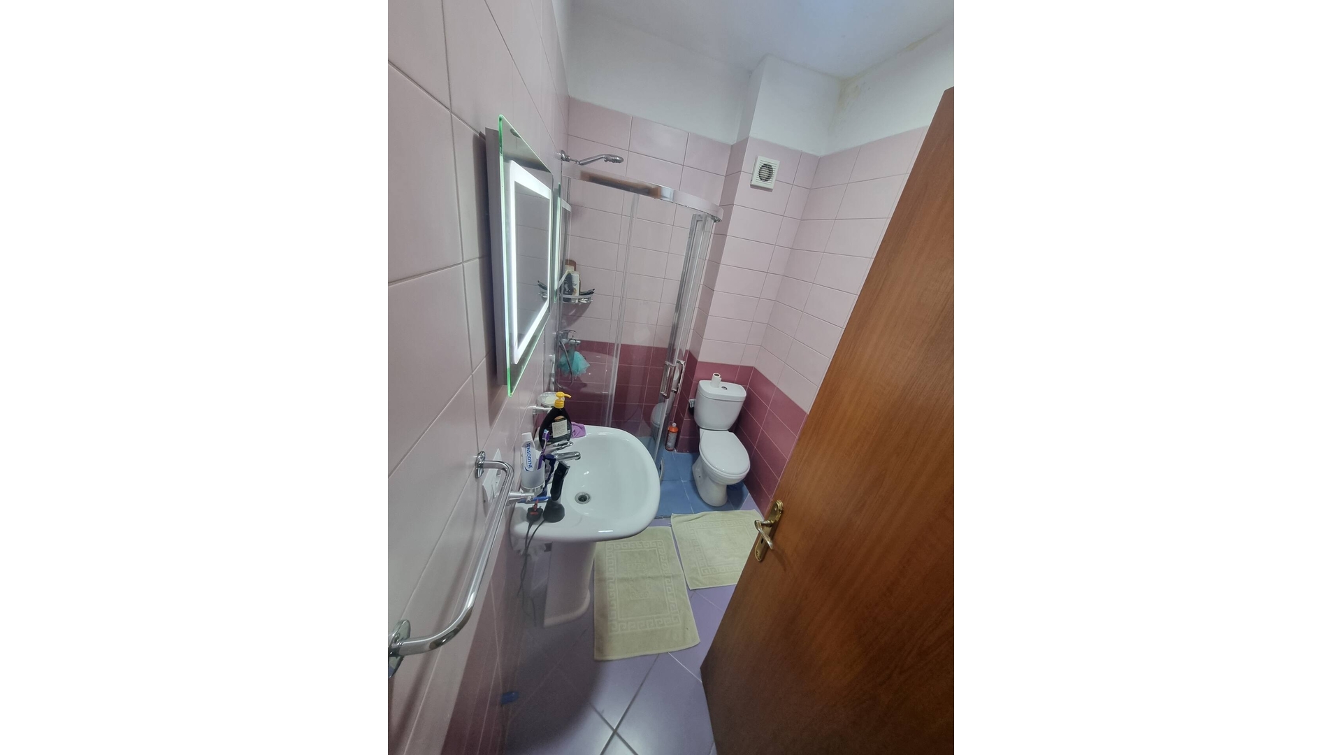 Hotel Durres Albania nomad remote 41520a8f-541a-4dfa-9445-8f07a0dd4884_Webpnetresizeimage8.jpg