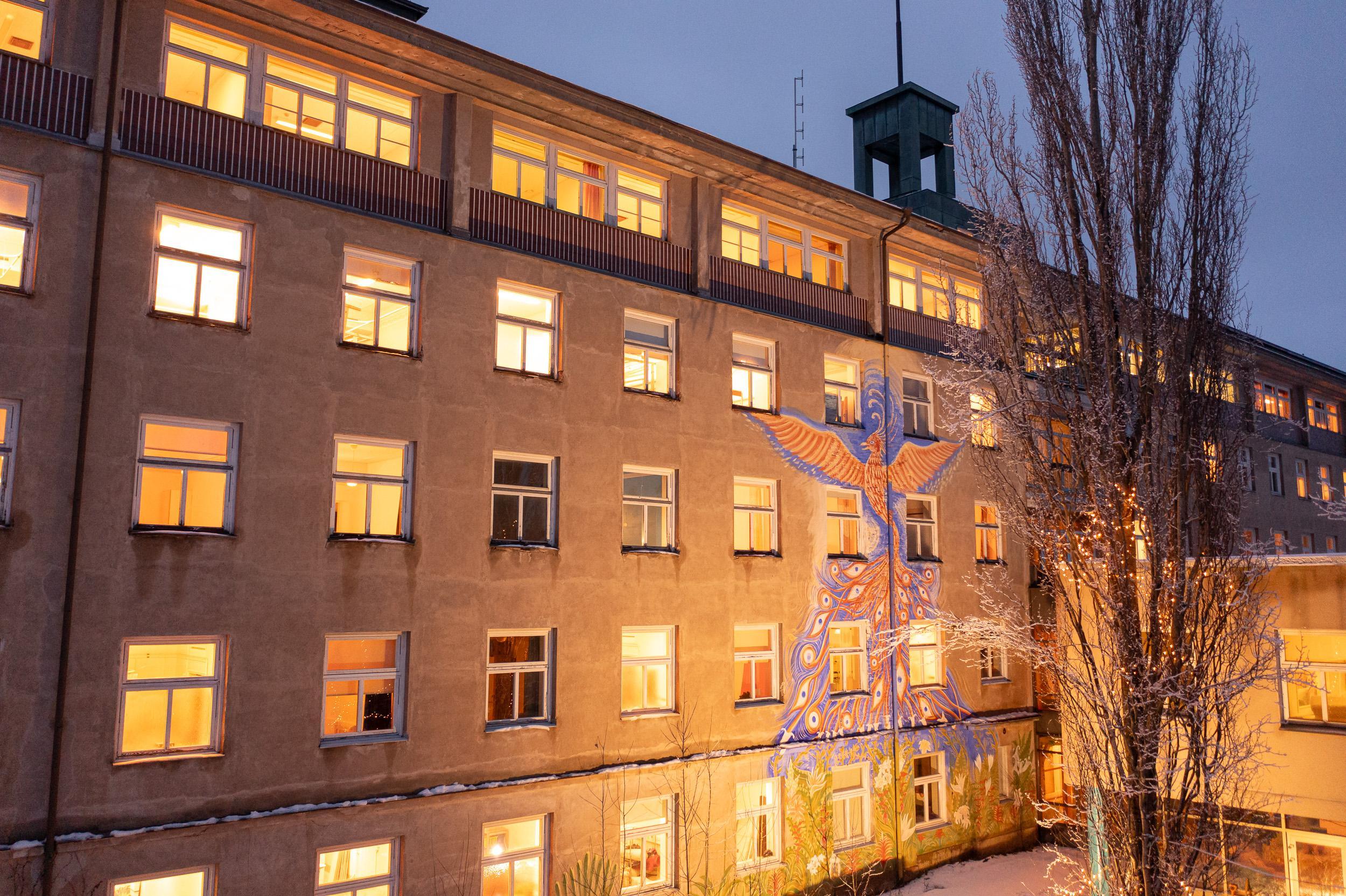 Hotel Raasepori Finland nomad remote 99afe797-6f0d-4342-b056-7ac161f87220_23valotpaallatalviiltanaetupiha.jpeg