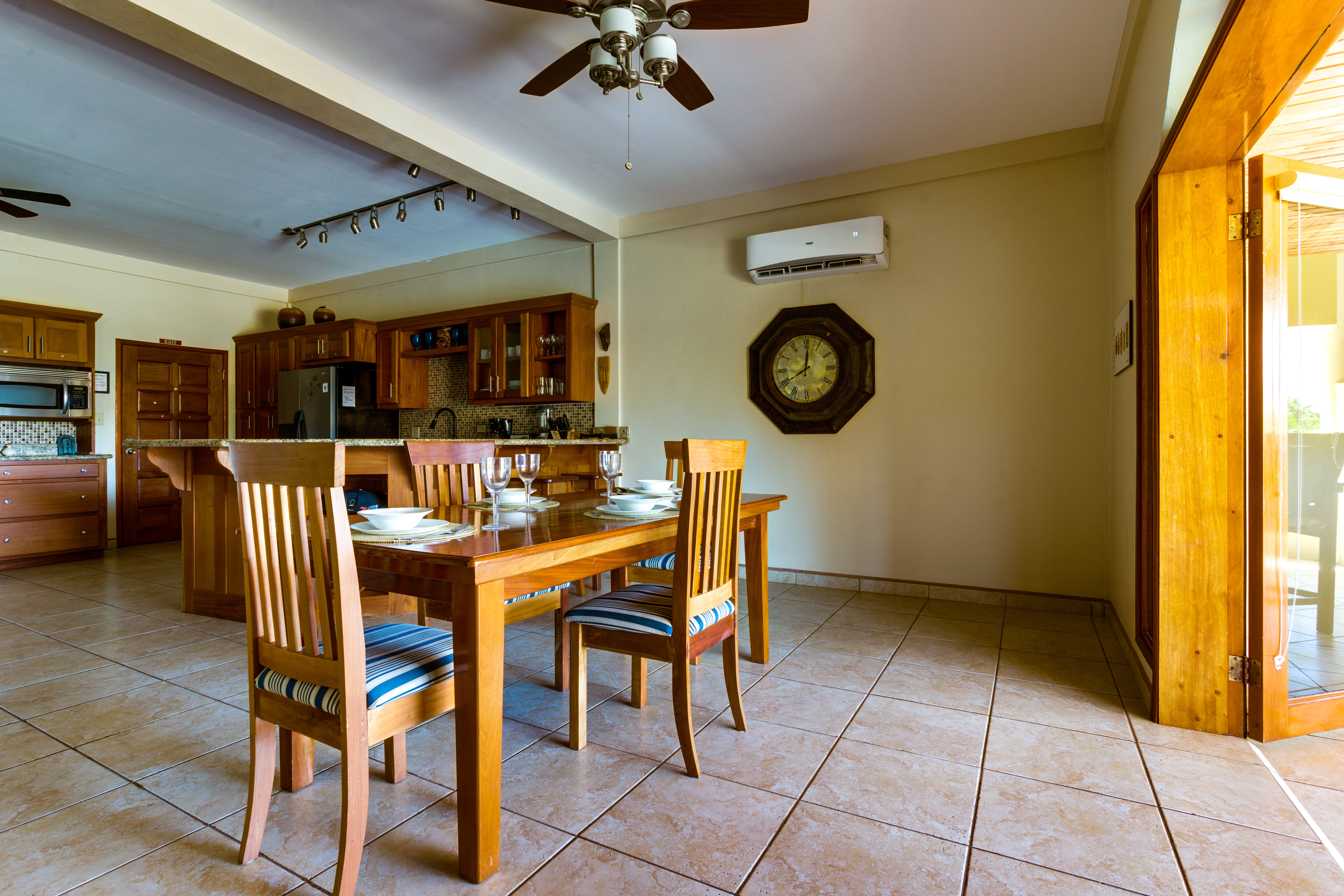 Hotel Placencia Belize nomad remote d19cf1a3-789b-4dea-8758-a9f39456e0ec_DiningroomB.jpg